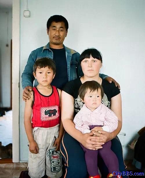 中国农民娶俄罗斯洋妞 老夫少妻很普遍