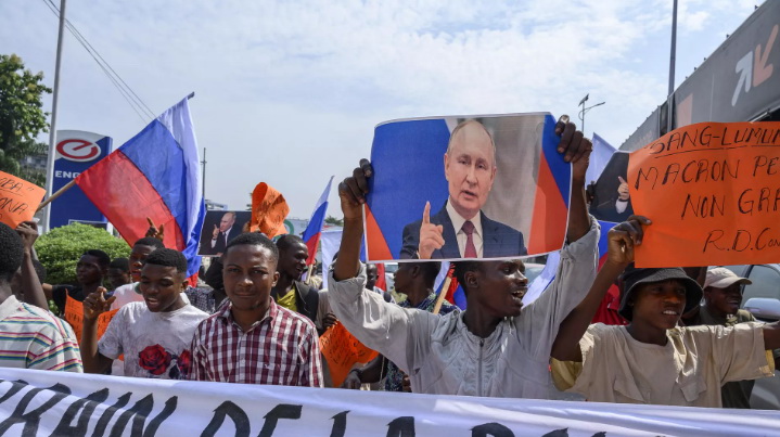 刚果（金）民众抗议马克龙访问
