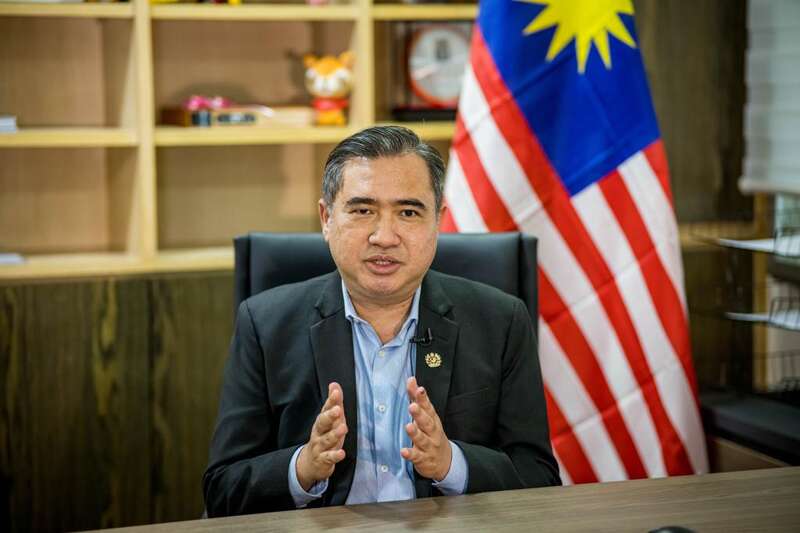马来西亚交通部长陆兆福在吉隆坡接受新华社记者专访